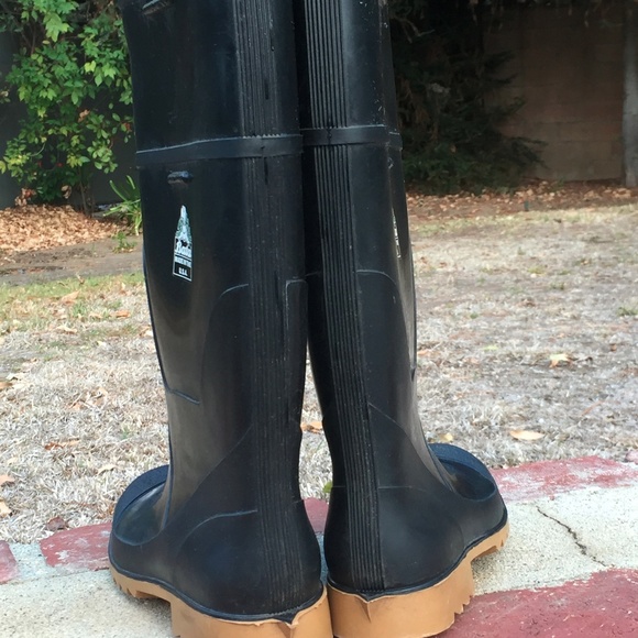 High water? No problem in your Bata Rubber Boots. - Picture 4 of 8